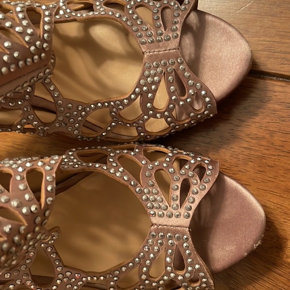 INC CHAMPAGNE SATIN SHOE W CRYSTAL BEADS NEW NEVER WORN - Picture 9 of 10